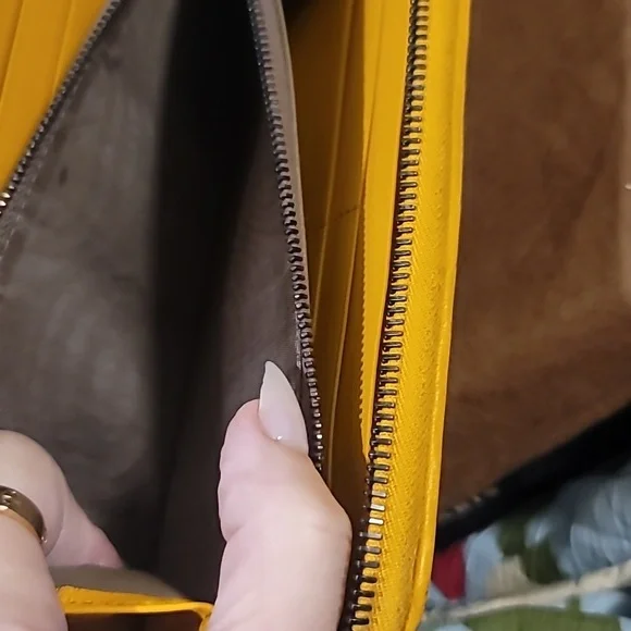 - Bottega Veneta yellow Zippy wallet - Picture 6 of 7